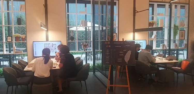 漢神巨蛋商圈大樓預售案「浤圃巨星」每坪挑戰5字頭房價。葉家銘攝