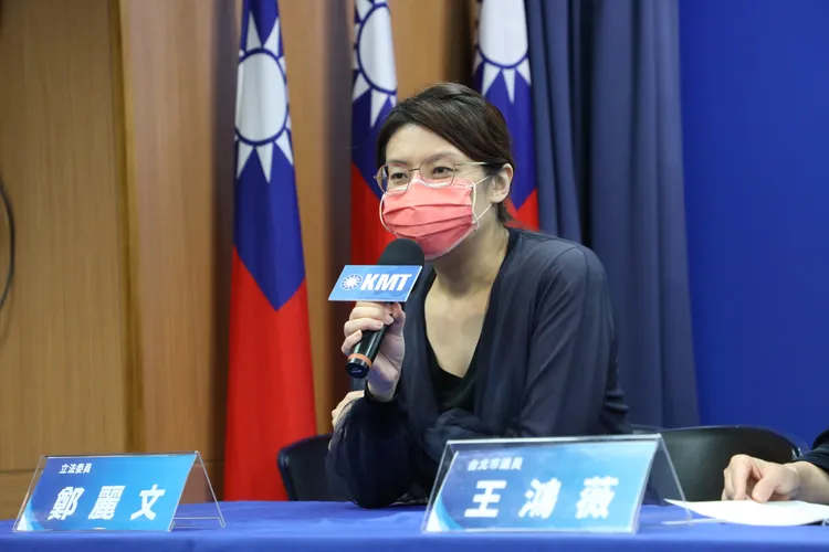 立委鄭麗文質疑翁章梁應該說明這些錢都包給誰執行、錢到底都進了誰的口袋。國民黨提供