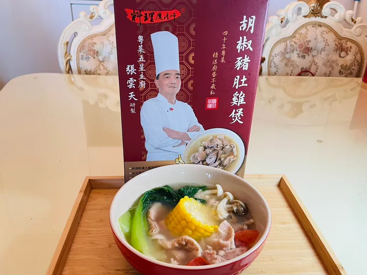 傳產紡織廠與港籍名廚阿天師合作，推出常溫調理包搶攻疫後商機，業者提供