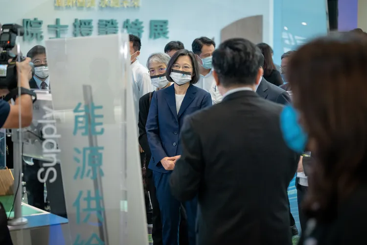 蔡英文參觀工研院特展。總統府提供