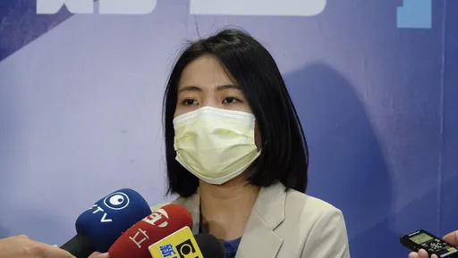 徐巧芯遭沈富雄預言「16年後當總統」　本人笑回：現在年齡還沒到啦