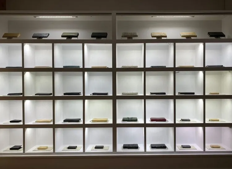 「Alter Ego MATIC」是由有名的豐岡鞄品牌「Alter Ego」，其設計師土生田直樹所開設結合皮包與咖啡廳的複合式店鋪。豐岡市台灣推廣事務所提供