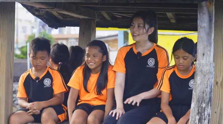 任容萱開心融入小朋友們。MyVideo提供