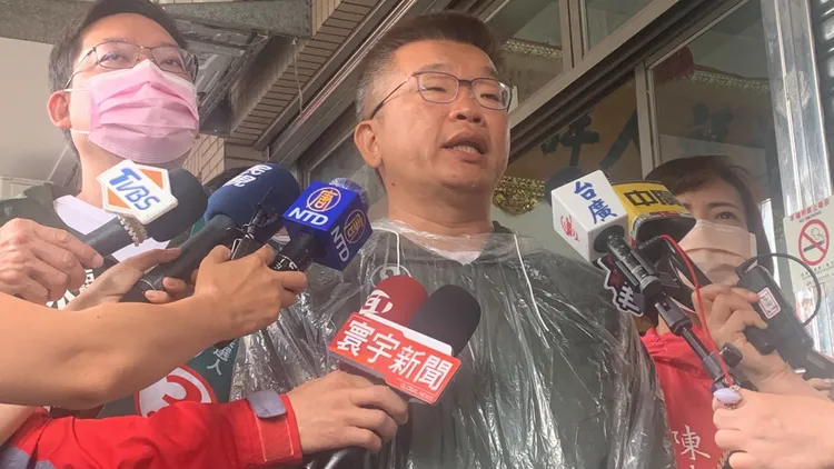 距離投票只剩下兩天，蔡其昌今天特別呼籲旅外的台中遊子記得返鄉投票，「台中就差你一票就會贏。」曾雪蒨攝