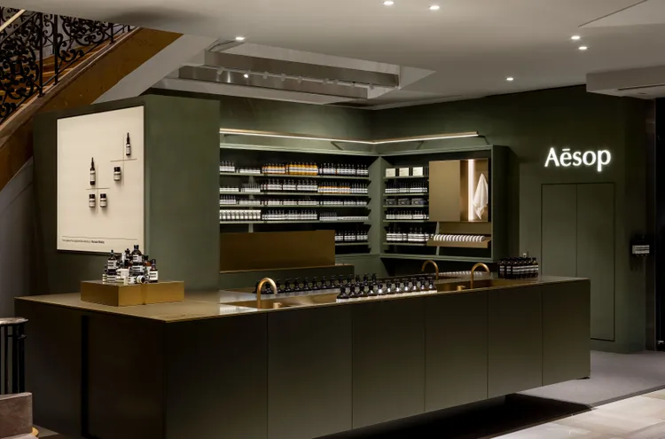 高雄漢神百貨店靈感來自旗津島的狹長黑沙灘。品牌提供