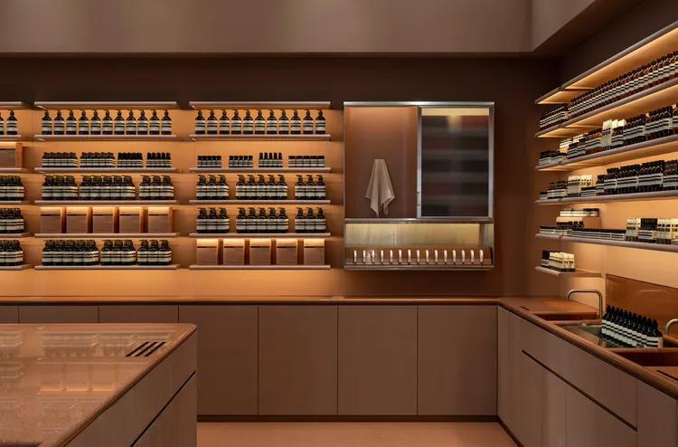 店內以大地玫瑰色為主色調。品牌提供