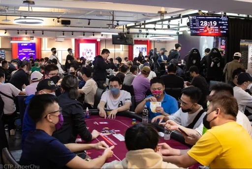 玩德州撲克用錢輸贏不算賭博！業者無罪確定　法官：鬥智靠技巧只屬「競技」