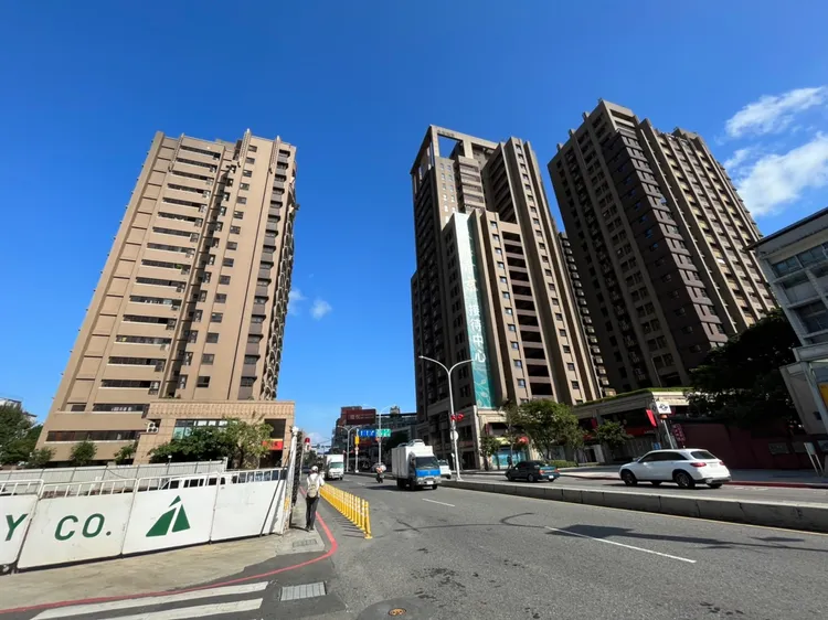 新莊捷運站周圍新案多是老屋改建而來。楊明峰攝