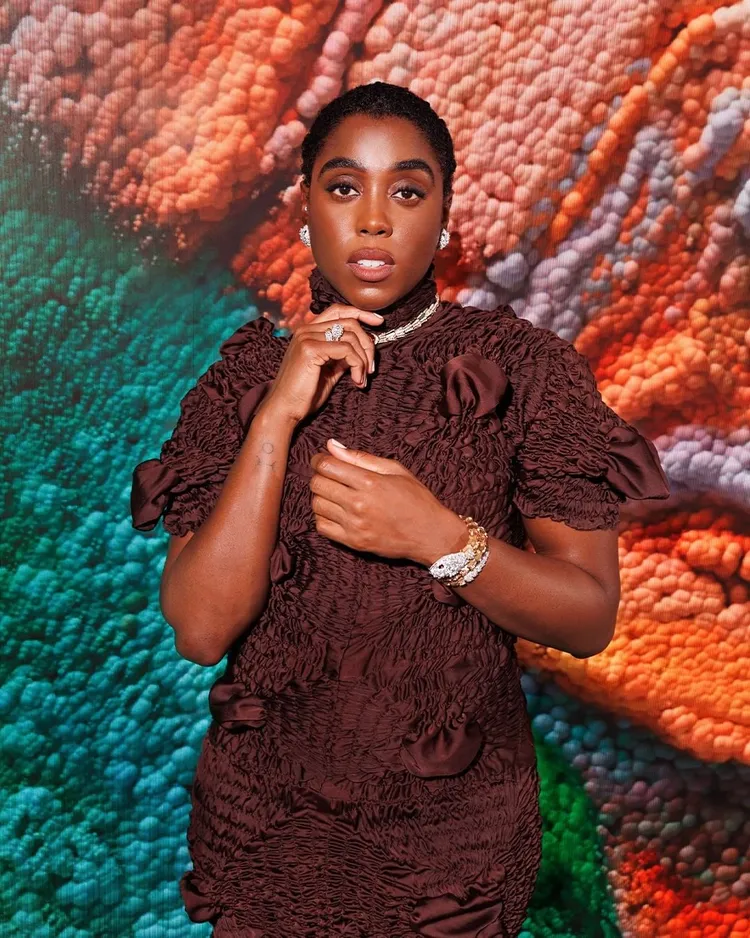 英國女星拉莎娜林區到場支持寶格麗Serpenti by Refik Anadol展覽。翻攝bulgari IG