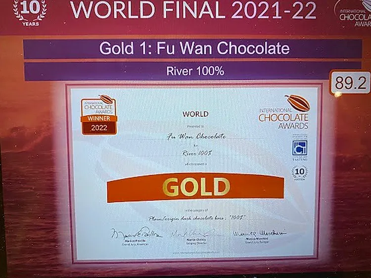 「若水-100%屏東黑巧克力」於今年獲得金牌肯定。業者提供