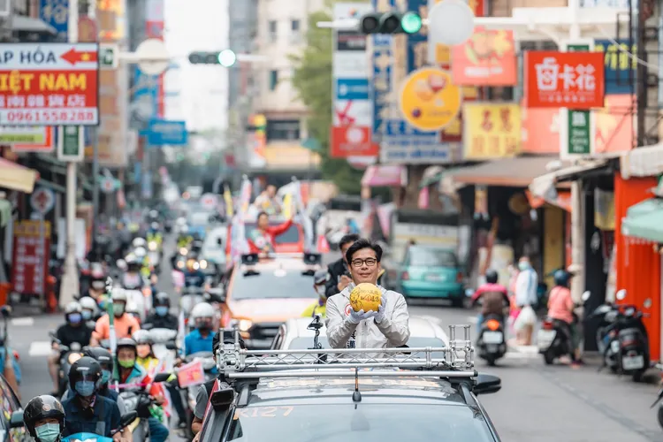 陳其邁今到前鎮小港區車隊掃街。陳其邁競辦提供