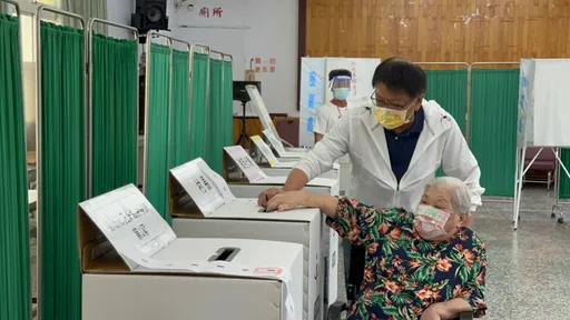 潘孟安推媽媽去投票 希望當選人「把屏東驕傲延續下去」