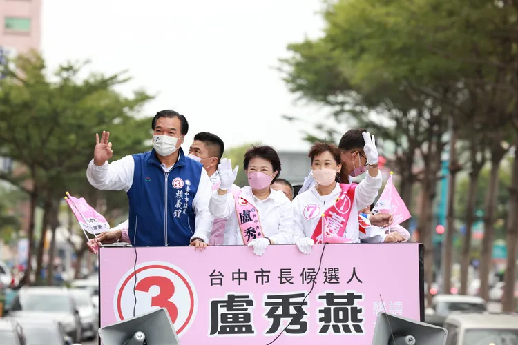 選前三天，盧秀燕今起要展開全台中戰車掃街拜票行動。盧秀燕競總提供