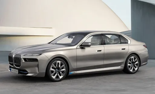 12/21发表｜BMW新大7接单超过300台　燃油、纯电比例超乎想像