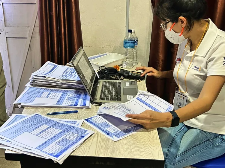 尼泊爾全境至今並無電子病歷，從掛號到處方仍採用紙本記錄。台東醫院提供