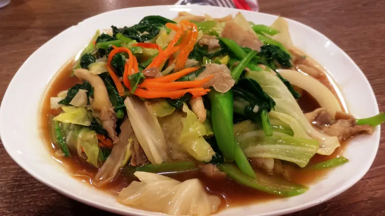 板橋區的「粩泰泰-泰式料理」，也有提供美味的無肉奶蛋蔬食料理。新北農業局提供