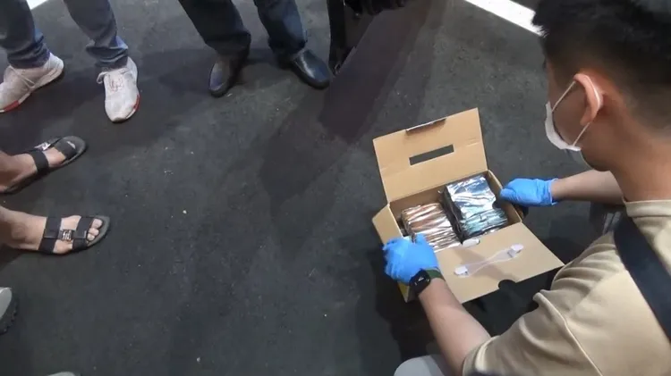 警方當場查獲已分裝好的毒咖啡包。讀者提供