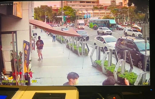 呱吉翻車!控劉仕傑陣營比中指 監視器畫面曝光「還原現場」臉腫了