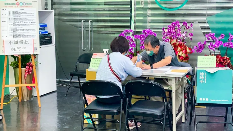 支持者到競總捐款力挺陳時中。賴昀岫攝