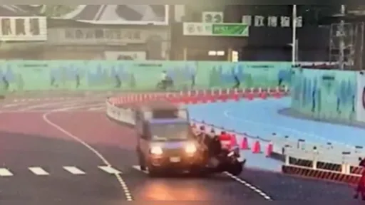 高雄車站站東路通車 3天2車禍!騎士撞斷腿影片曝光