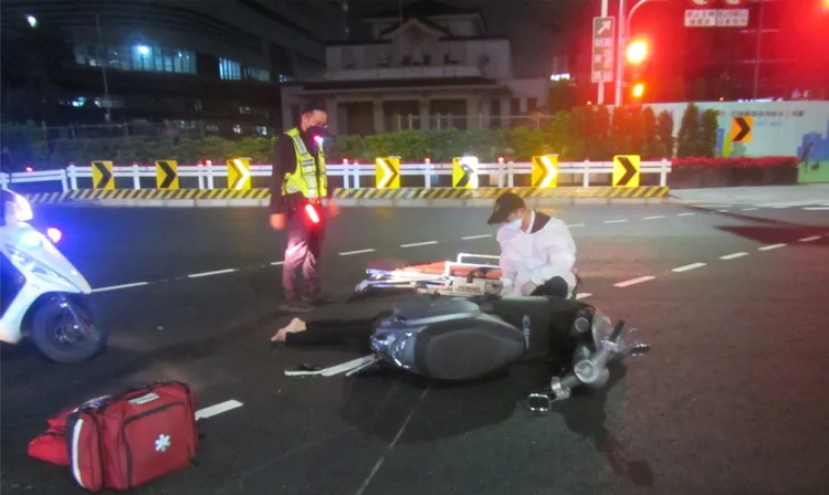 站東路在3日也發生汽、機車車禍。讀者提供