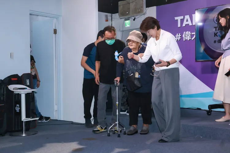 黃珊珊和媽媽。趙世平攝