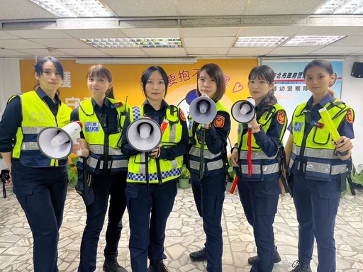 新北欢乐耶诞城「台版DJ警察」成娇点 会场维安防推挤踩踏