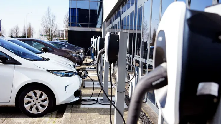 3種替代能源車大比拼!天然氣車便宜 電動車充電便利「皆不利氫能車普及」