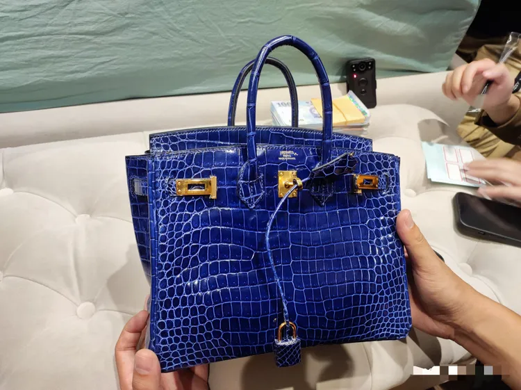 警方查獲的HERMES名牌包。讀者提供