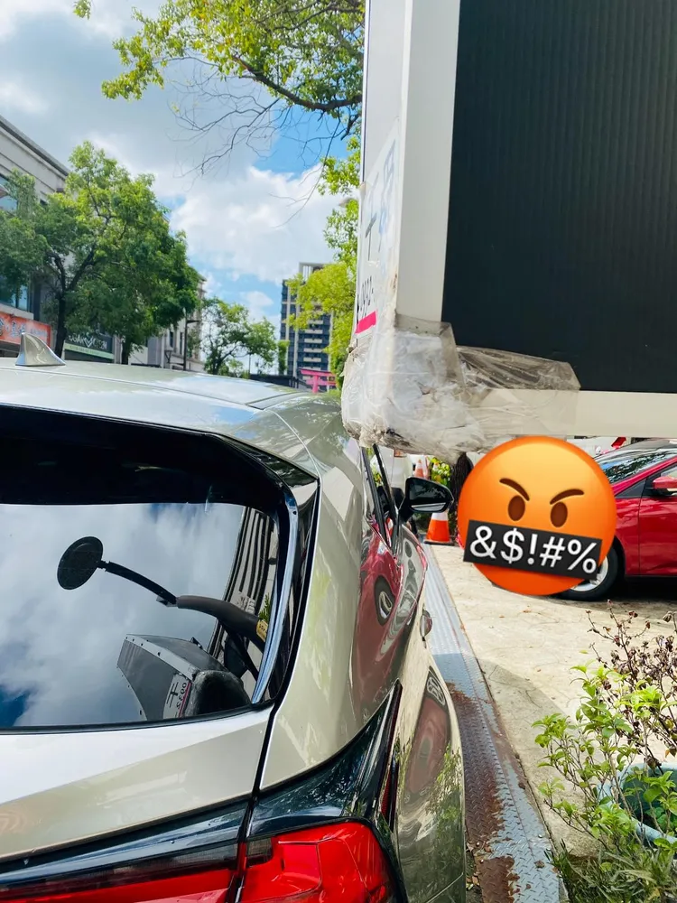招牌包裹成這樣，肯定很多人都吃過虧。翻攝爆料公社