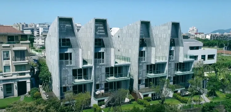 「年豐七也」新案別墅，也被房仲點名較能符合魔獸租屋條件。翻攝官網