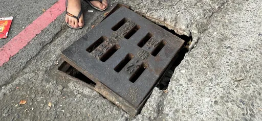 摔進高雄「吃人水溝蓋」怒打1999 遲未修繕竟是這原因