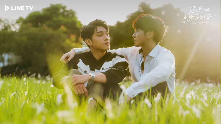 陳璽安（右）和徐韜的劇中跨越身分差距談戀愛。LINE TV提供
