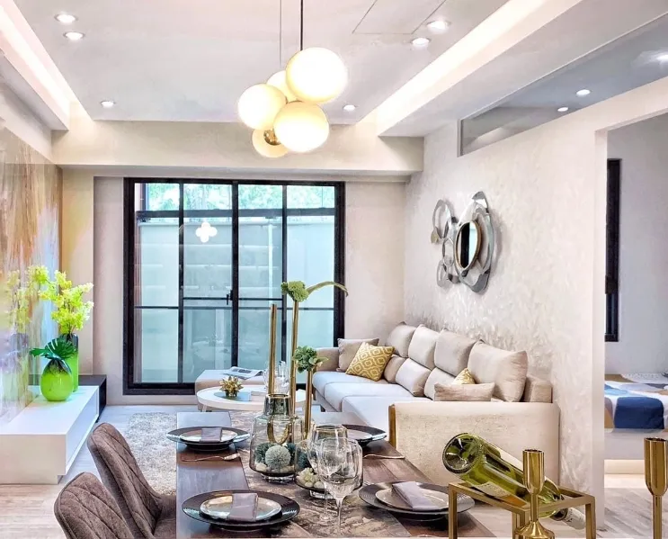 客廳空間開大落地窗，可提升居家採光性。天玉集團提供