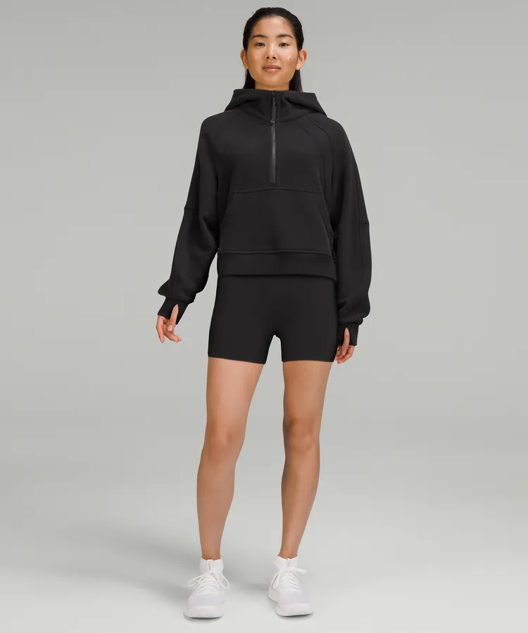 Scuba Oversized Half-Zip女款連帽上衣，3980元。品牌提供
