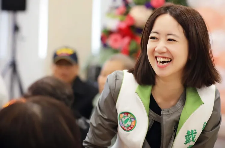 民進黨新北市議員戴瑋姍質疑被侯友宜聯手李婉鈺夾殺。翻攝戴瑋姍臉書