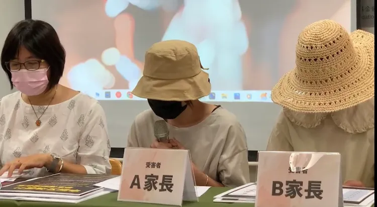 A家長痛斥自己孩子兩個月內被老師強拉去剪髮，「這是自由民主社會應該發生的事嗎？」曾雪蒨攝