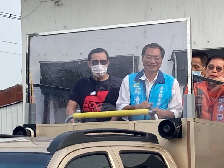 馬英九今天下午陪同蘇清泉掃街拜票。陳宏銘攝