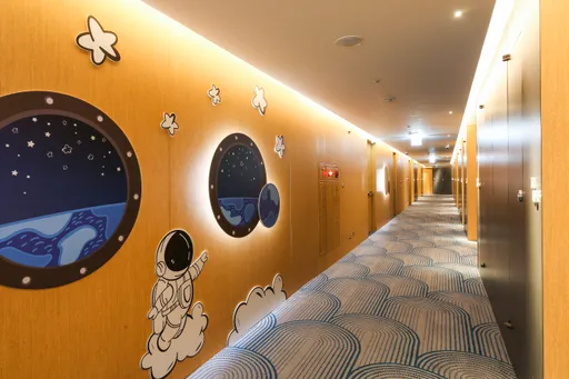 南港旅店推期間限定「張雨生特展主題房」 每日限量2間、雙人入住3300元起