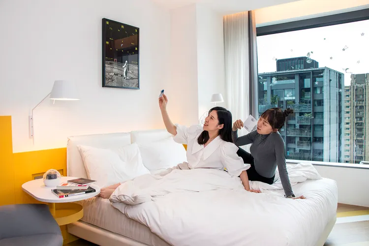 張雨生特展「想你到月球」主題房「望向地球」。業者提供