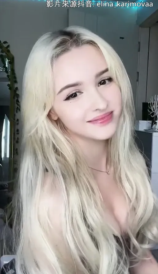 天使吻過的嗓音加上臉蛋，還有傲人身材，太令人忌妒了。TikTok @elina_karimovaa 授權刊登