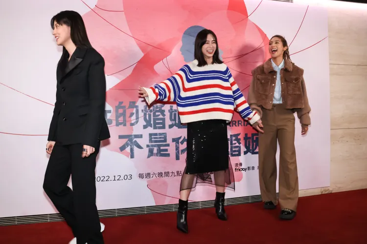 三人上演爭風吃醋戲碼。趙世平攝