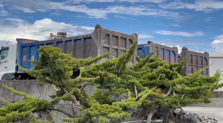 現場砂石車。讀者提供