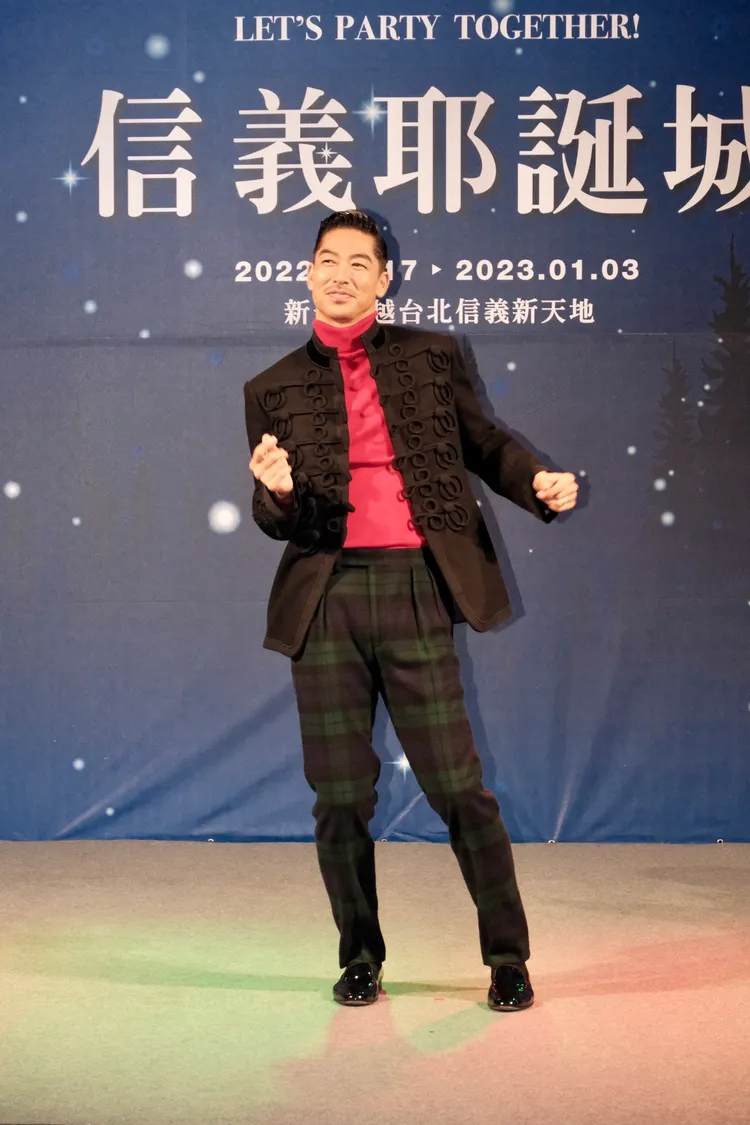 AKIRA出席活動隨音樂開心熱舞。陳志淵攝