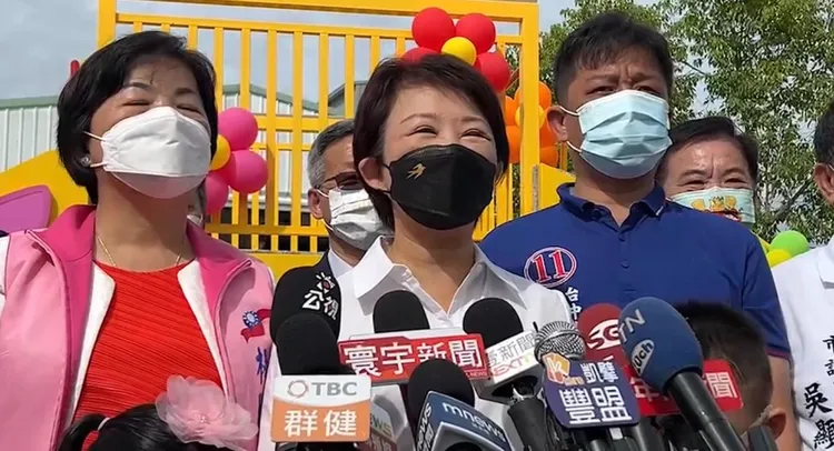 盧秀燕避談「卡盧」，僅表示市府願意修正補齊資料。台中市政府提供