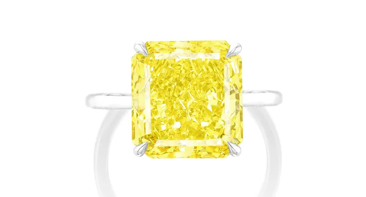 7.18克拉豔彩黃鑽戒，估價約830萬元台幣。品牌提供