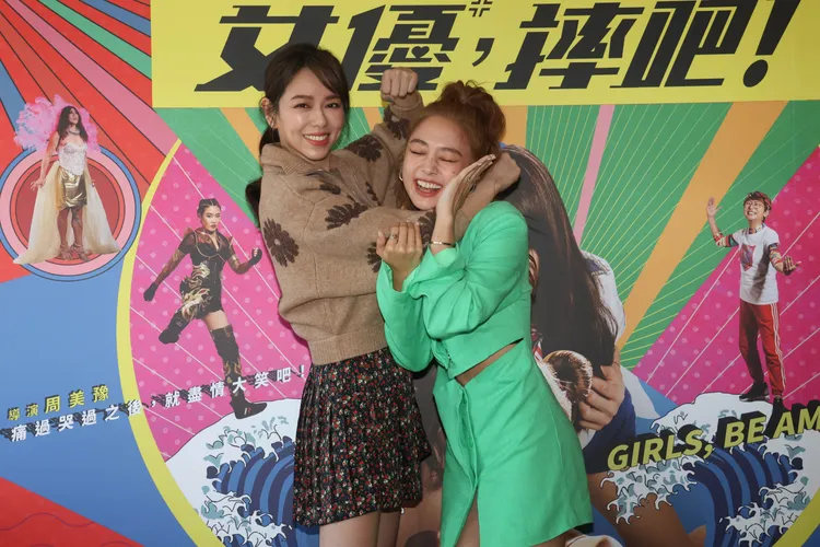 夏于喬（左）、鬼鬼為演出摔角選手苦練2個月。彭欣偉攝