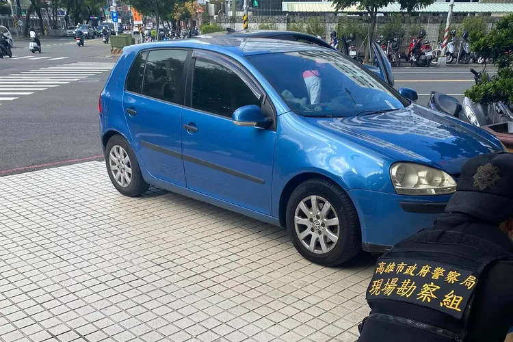 鄭侑青10月底車內財物遭竊1萬8600元。翻攝鄭侑青臉書