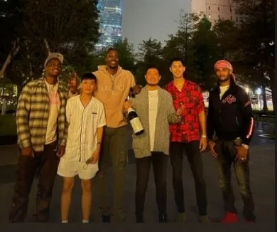 「魔獸」首戰前晚竟和敵對聯盟GM毛加恩聚餐!網問:要挖角了嗎?