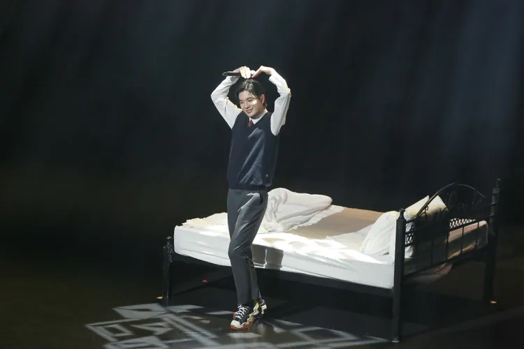 李成種放送各種愛心撩粉。朱世閎攝